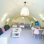 Santorini Oasis- Cave House Nyaraló Fíra