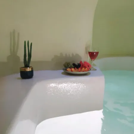 Santorini Oasis- Cave House *