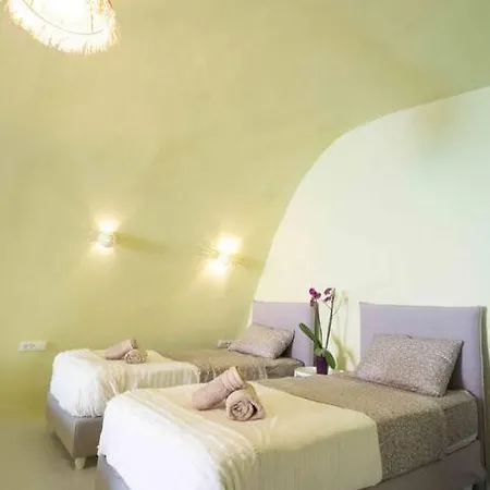 בית נופש Santorini Oasis- Cave House סנטוריני