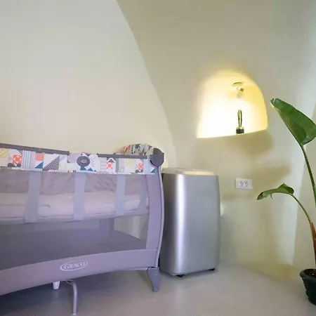 Santorini Oasis- Cave House סנטוריני