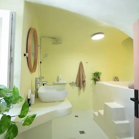 Santorini Oasis- Cave House