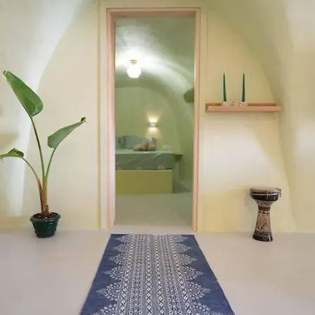 Santorini Oasis- Cave House Tatil Evi Fira (Santorini)