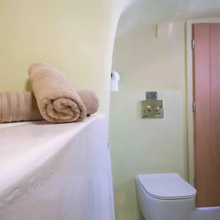 Santorini Oasis- Cave House Tatil Evi *