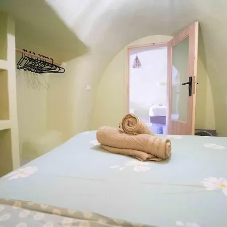 Santorini Oasis- Cave House Tatil Evi