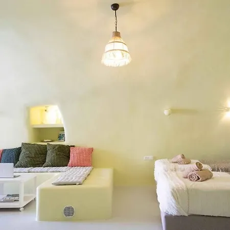 Santorini Oasis- Cave House בית נופש
