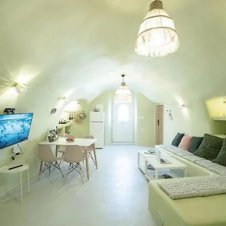 Santorini Oasis- Cave House סנטוריני