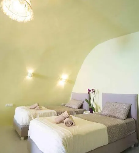 Дом отдыха Santorini Oasis- Cave House Тира