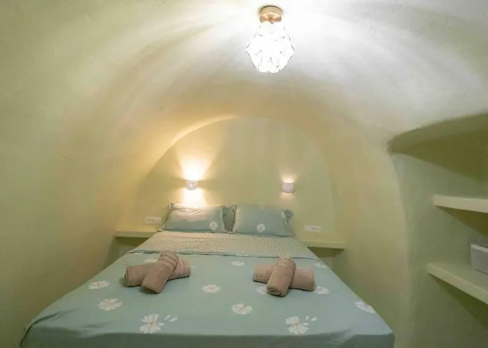Santorini Oasis- Cave House
