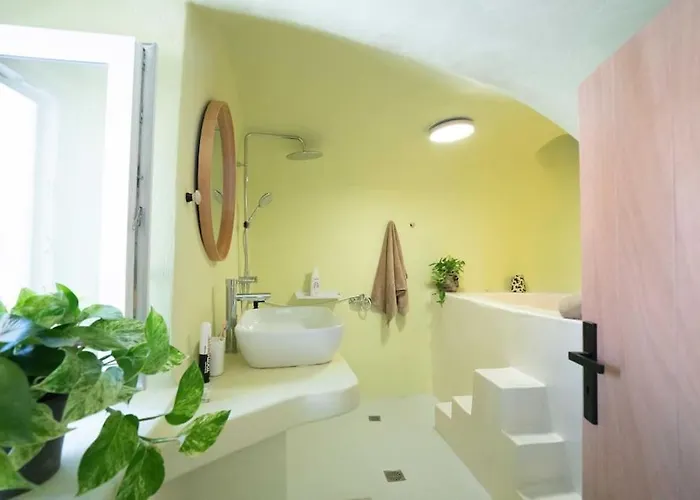 Santorini Oasis- Cave House