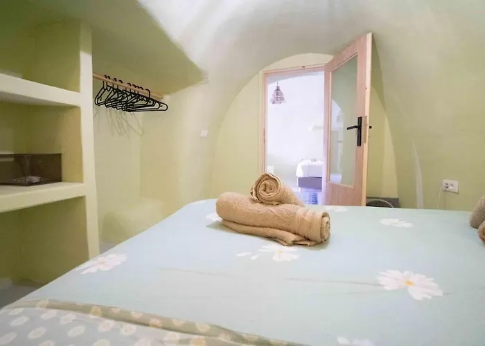 Santorini Oasis- Cave House Дом отдыха